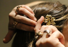 Carica l'immagine nel visualizzatore di Gallery, Wangari Scrunchie